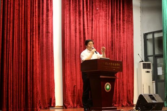 ����60�ڡ�����Ժ��ѧ�о�����Ƹ�о�Ա�ܴ�ΰ����ר�ⱨ���