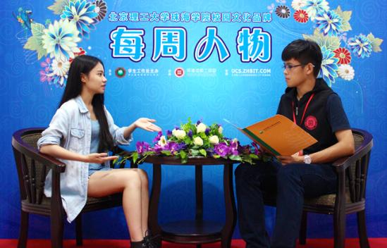 ����89�ڡ���������˫��������̨�壬��׽�����ľ�ͷ