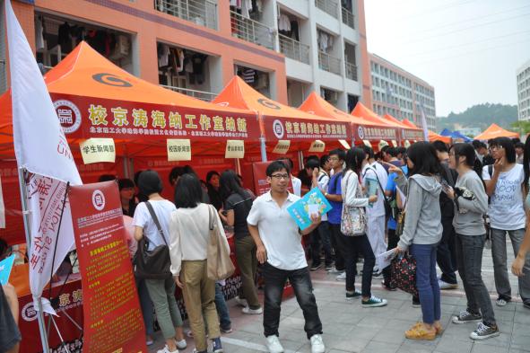 ���κ��ɾٰ�2013���³�Ա���»