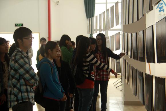 ���κ��ɾٰ��麣��ѧ��������Ʒչ���