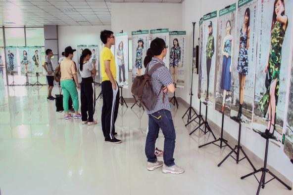 ���κ��ɾٰ�&ldquo;�Բ�����&rdquo;�������촴��������һ��